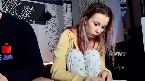 nikki7377 online show from 03.04.25