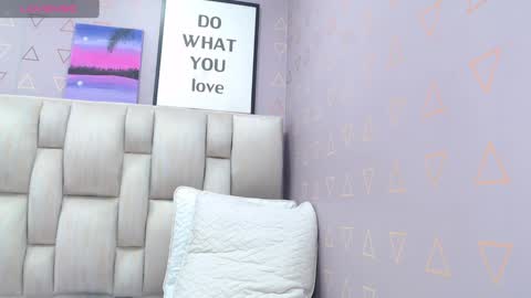 Snapshot of nikki_333 chatting on 12.14.24 Nilly online show from 12.14.24