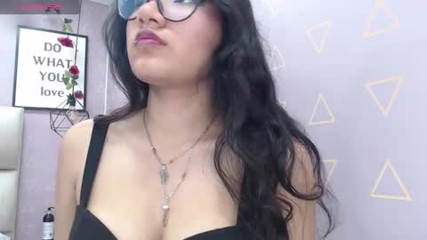 Snapshot of nikki_333 chatting on 12.22.24 Nilly online show from 12.22.24