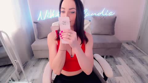 nikki_blondiee online show from 01.24.25