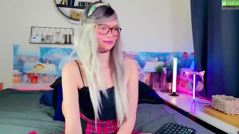 Snapshot of nikki_goldberg chatting on 12.28.24 Kitty Chatte online show from 12.28.24