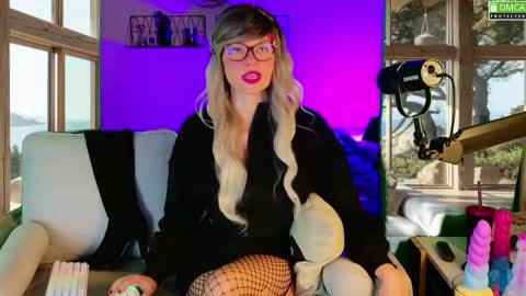 Snapshot of nikki_goldberg chatting on 09.13.25 Kitty Chatte online show from 09.13.25