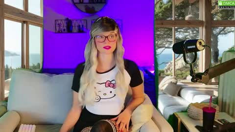 Snapshot of nikki_goldberg chatting on 09.21.25 Kitty Chatte online show from 09.21.25