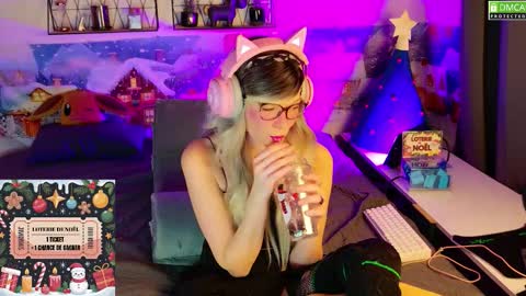 Kitty Chatte online show from 12.17.25