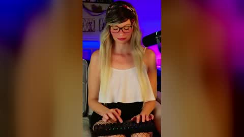 Snapshot of nikki_goldberg chatting on 05.30.26 Kitty Chatte online show from 05.30.26