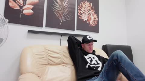 Snapshot of nikki_hard chatting on 12.21.24 nikki online show from 12.21.24