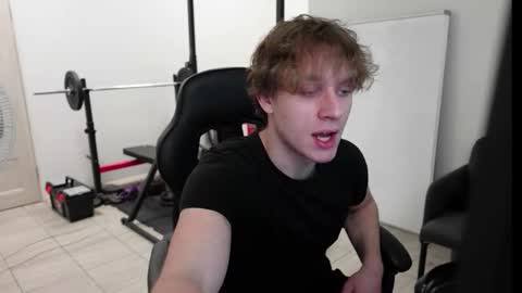 Snapshot of nikki_hard chatting on 12.14.25 nikki online show from 12.14.25