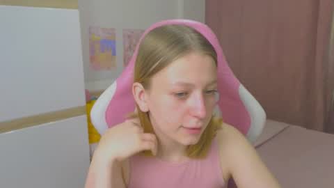 Snapshot of nikkibenz03 chatting on 06.20.26 Beatrice online show from 06.20.26