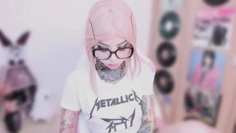 Snapshot of nikkiramone chatting on 01.15.26 Nikki Ramone online show from 01.15.26