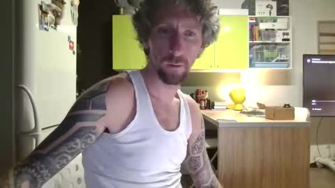 niknik39 online show from 10.31.25