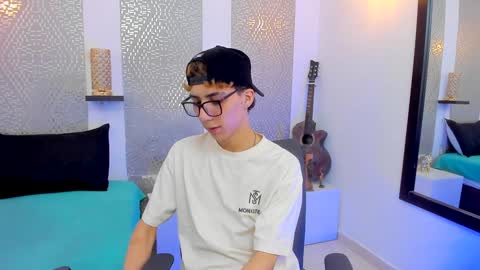 Snapshot of nikolay_gregori chatting on 12.14.24    online show from 12.14.24