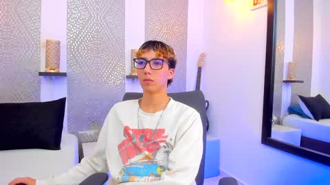 Snapshot of nikolay_gregori chatting on 12.23.24    online show from 12.23.24