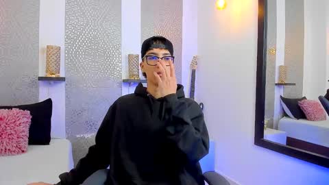 Snapshot of nikolay_gregori chatting on 01.22.25    online show from 01.22.25