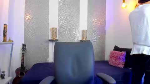 Snapshot of nikolay_gregori chatting on 02.12.25    online show from 02.12.25