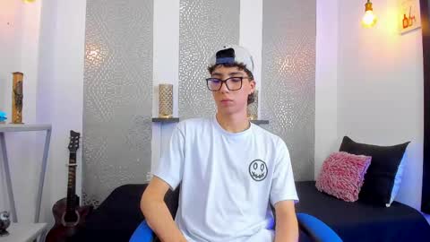 Snapshot of nikolay_gregori chatting on 02.25.25    online show from 02.25.25