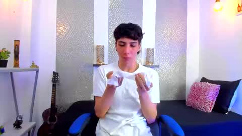 Snapshot of nikolay_gregori chatting on 03.04.25    online show from 03.04.25