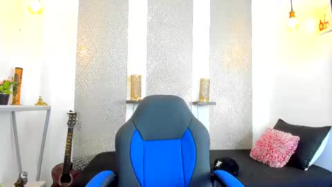 Snapshot of nikolay_gregori chatting on 03.12.25    online show from 03.12.25