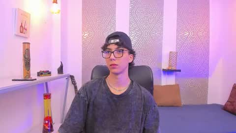 Snapshot of nikolay_gregori chatting on 10.14.25    online show from 10.14.25