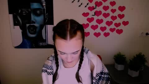 Snapshot of nikonara_ chatting on 12.12.24 nikonara_ online show from 12.12.24