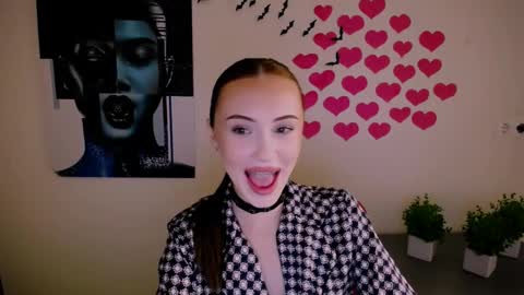 Snapshot of nikonara_ chatting on 12.23.24 nikonara_ online show from 12.23.24