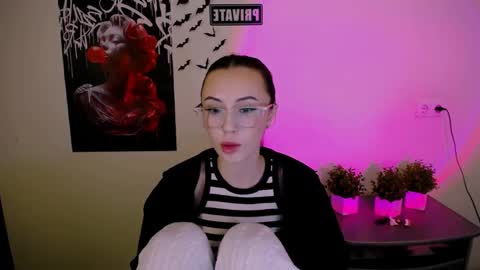 Snapshot of nikonara_ chatting on 03.12.25 nikonara_ online show from 03.12.25