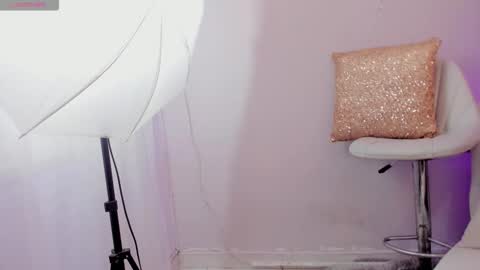     NIKY     online show from 10.22.25