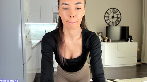 Snapshot of nilliluv chatting on 01.22.25 Bella online show from 01.22.25