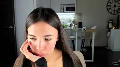 Snapshot of nilliluv chatting on 04.28.26 Bella online show from 04.28.26