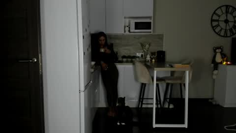 Snapshot of nilliluv chatting on 04.30.26 Bella online show from 04.30.26