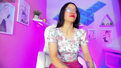 Snapshot of nina__dixon chatting on 01.23.25 Nina online show from 01.23.25