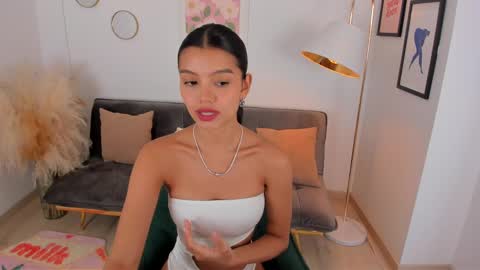NINA online show from 02.12.25