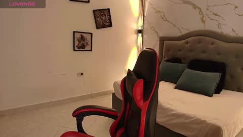  N I N A online show from 12.18.25