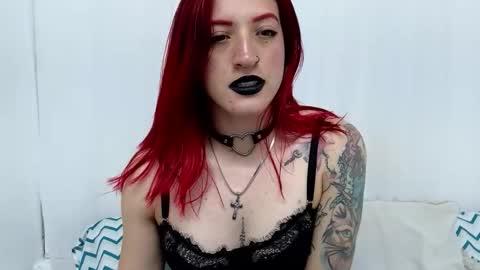 Snapshot of ninaa_fox chatting on 02.25.25 Ninaa fox online show from 02.25.25