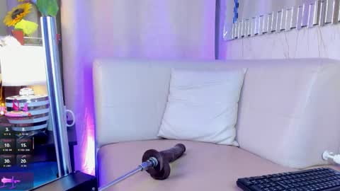 Snapshot of ninacapelli chatting on 09.11.25 Valentina online show from 09.11.25