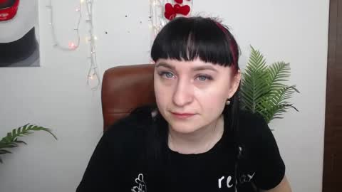 Snapshot of ninaflawlees chatting on 05.18.26 ninaflawlees online show from 05.18.26