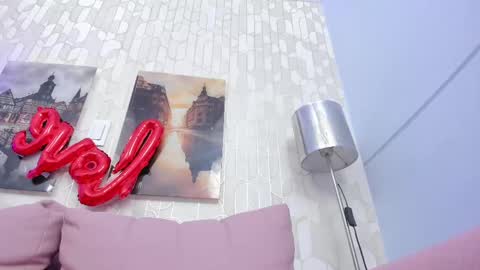 Snapshot of ninamedux chatting on 02.20.25 Nina Medux online show from 02.20.25