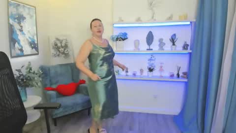 ninastarle online show from 04.15.26