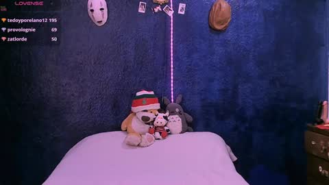 Snapshot of ninayellow chatting on 12.28.24 Nina online show from 12.28.24