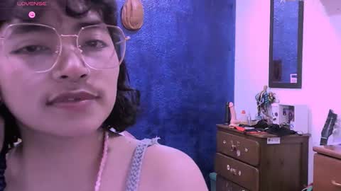 Snapshot of ninayellow chatting on 12.22.25 Nina online show from 12.22.25