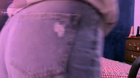 Snapshot of ninayellow chatting on 01.08.26 Nina online show from 01.08.26