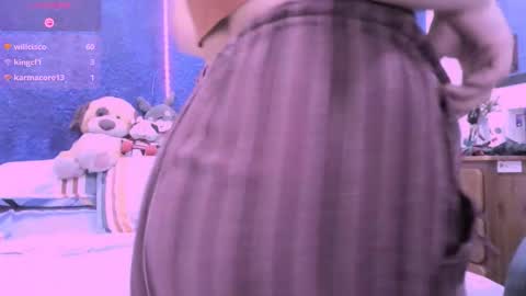 Snapshot of ninayellow chatting on 01.15.26 Nina online show from 01.15.26