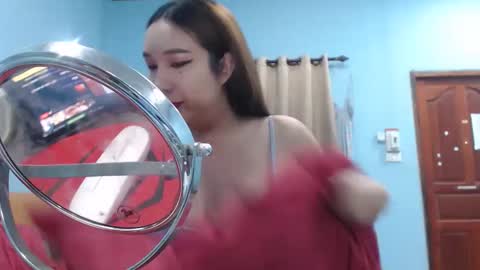 Snapshot of ninewladyboy chatting on 10.08.25 ninew online show from 10.08.25