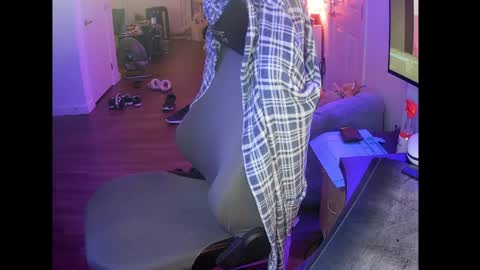 Snapshot of nippsino95 chatting on 05.18.26 HungStepSon online show from 05.18.26