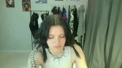 Snapshot of nishazenisek chatting on 06.05.26 Alice online show from 06.05.26