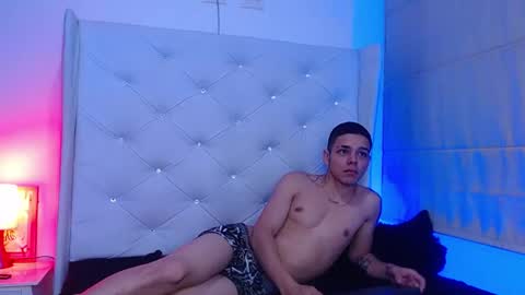 Snapshot of noah_and_kim69 chatting on 11.23.25 Zoe online show from 11.23.25