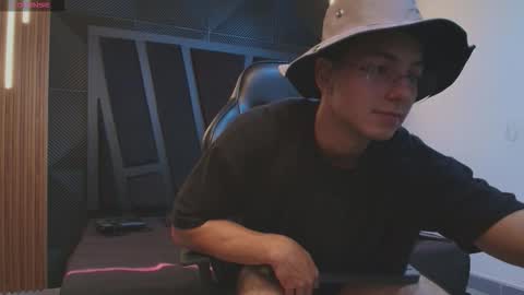 Noah online show from 02.08.26