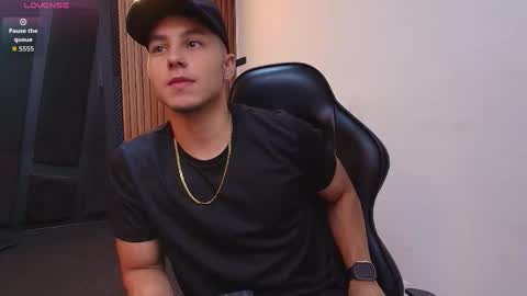 Snapshot of noah_clarkk chatting on 04.19.26 Noah online show from 04.19.26