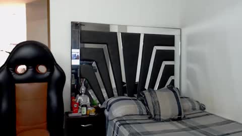 Snapshot of noah_harris01 chatting on 11.06.25 Noah Harris01 online show from 11.06.25