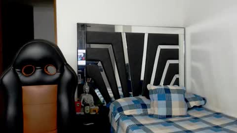 Snapshot of noah_harris01 chatting on 11.18.25 Noah Harris01 online show from 11.18.25