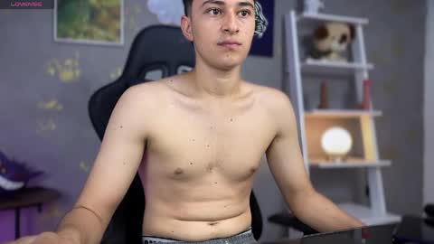 Snapshot of noah_magno chatting on 03.26.26 noah online show from 03.26.26